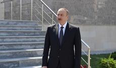 Prezident “London taksi”ləri ilə tanış oldu