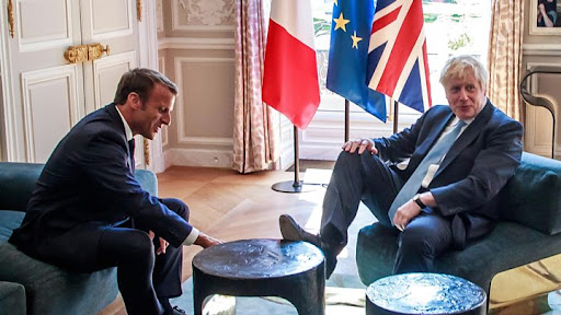 Boris Conson Fransa Prezidenti Emmanuel Makronu anlayışlı olmağa çağırıb