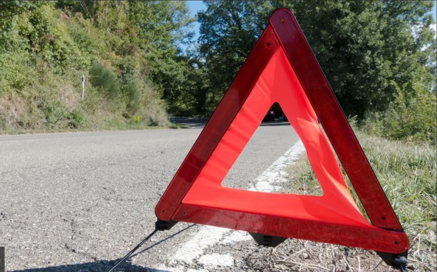 Abşeronda: "AzSamand" və "Mercedes" toqquşdu:  sürücülərdən biri hadisə yerində öldü