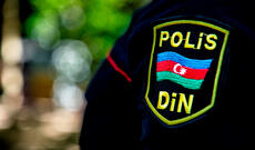 Azərbaycanda polislərə hücum edildi