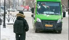 Rusiyada sürücü pulu olmayan şagirdi 20 dərəcə şaxtada avtobusdan düşürüb